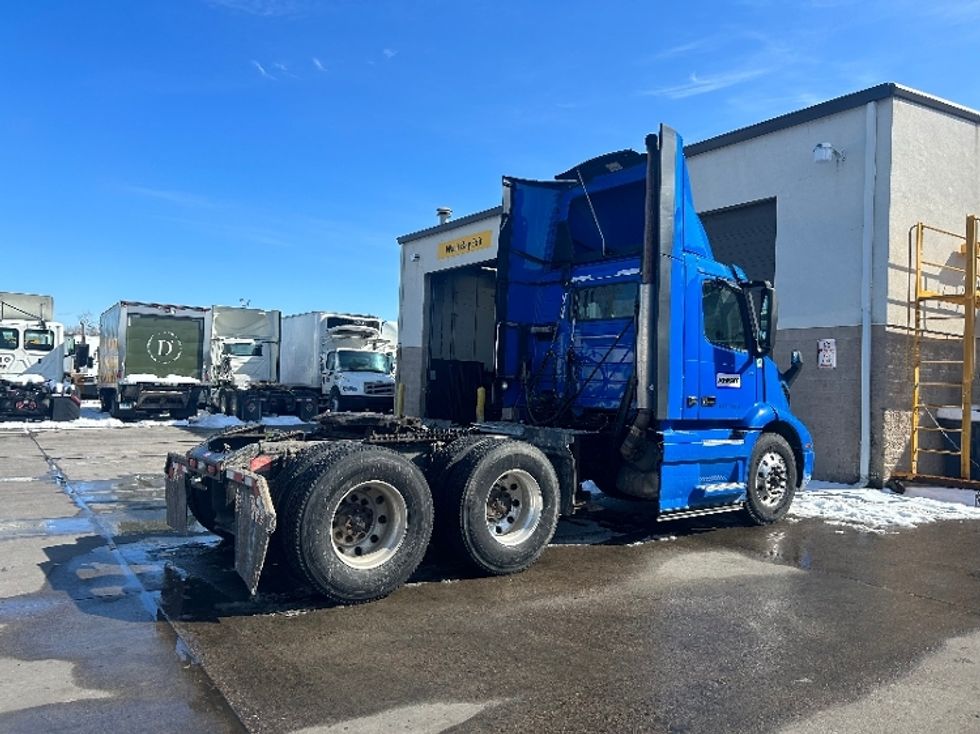 Day Cab Tractor-Heavy Duty Tractors-Volvo-2020-VNR64300-Brooklyn Park-MN-489,488\n\t\tmiles-$ 37,750 - Image 7