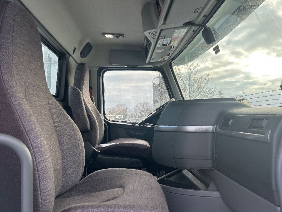 Day Cab Tractor-Heavy Duty Tractors-Volvo-2020-VNR64300-Buffalo-NY-487,226\n\t\tmiles-$ 34,500 - Image 14