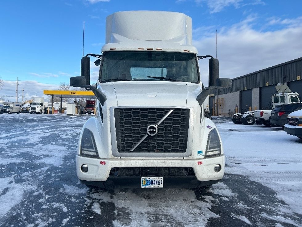 Day Cab Tractor-Heavy Duty Tractors-Volvo-2020-VNR64300-Buffalo-NY-487,226\n\t\tmiles-$ 34,500 - Image 2