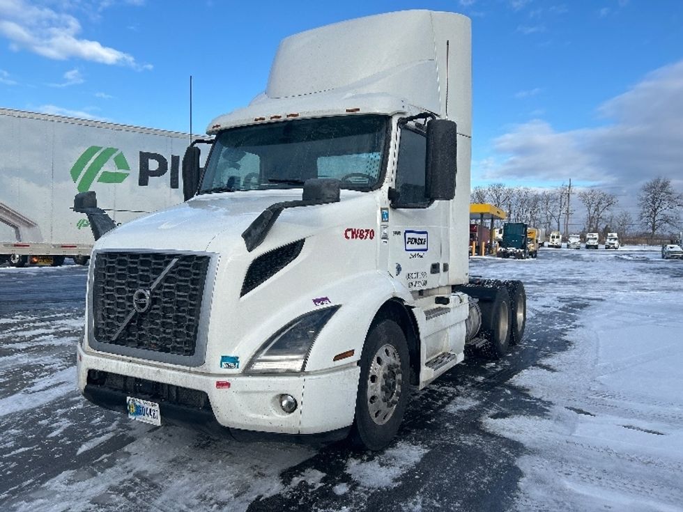 Day Cab Tractor-Heavy Duty Tractors-Volvo-2020-VNR64300-Buffalo-NY-487,226\n\t\tmiles-$ 34,500 - Image 3