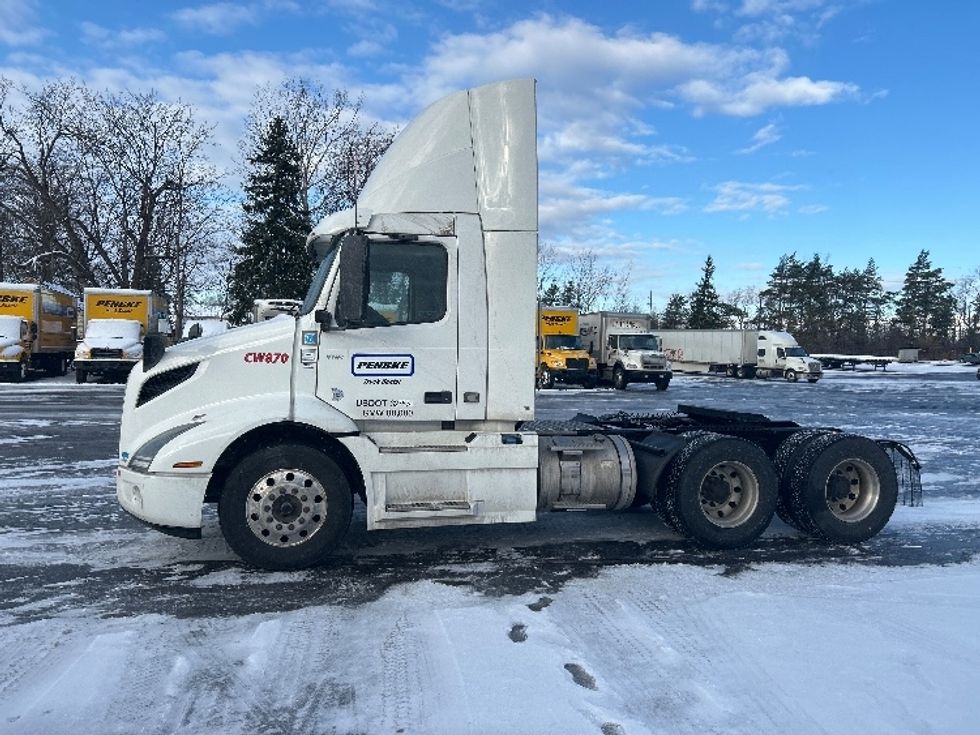 Day Cab Tractor-Heavy Duty Tractors-Volvo-2020-VNR64300-Buffalo-NY-487,226\n\t\tmiles-$ 34,500 - Image 4