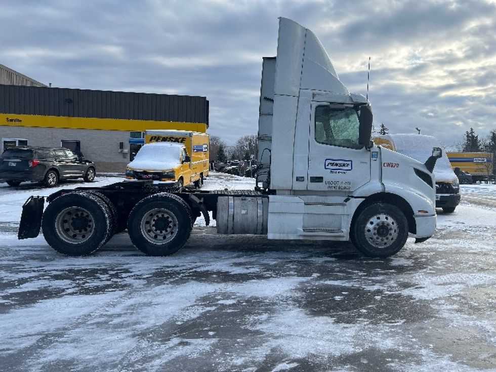 Day Cab Tractor-Heavy Duty Tractors-Volvo-2020-VNR64300-Buffalo-NY-487,226\n\t\tmiles-$ 34,500 - Image 8