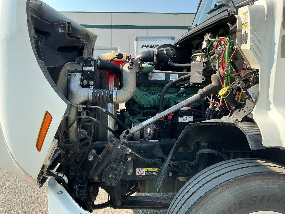 Day Cab Tractor-Heavy Duty Tractors-Volvo-2020-VNR64300-Calgary-AB-1,014,994\n\t\tkm-$ 45,000 - Image 16