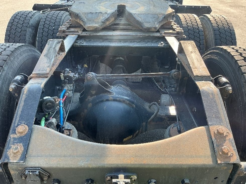 Day Cab Tractor-Heavy Duty Tractors-Volvo-2020-VNR64300-Calgary-AB-1,014,994\n\t\tkm-$ 45,000 - Image 6