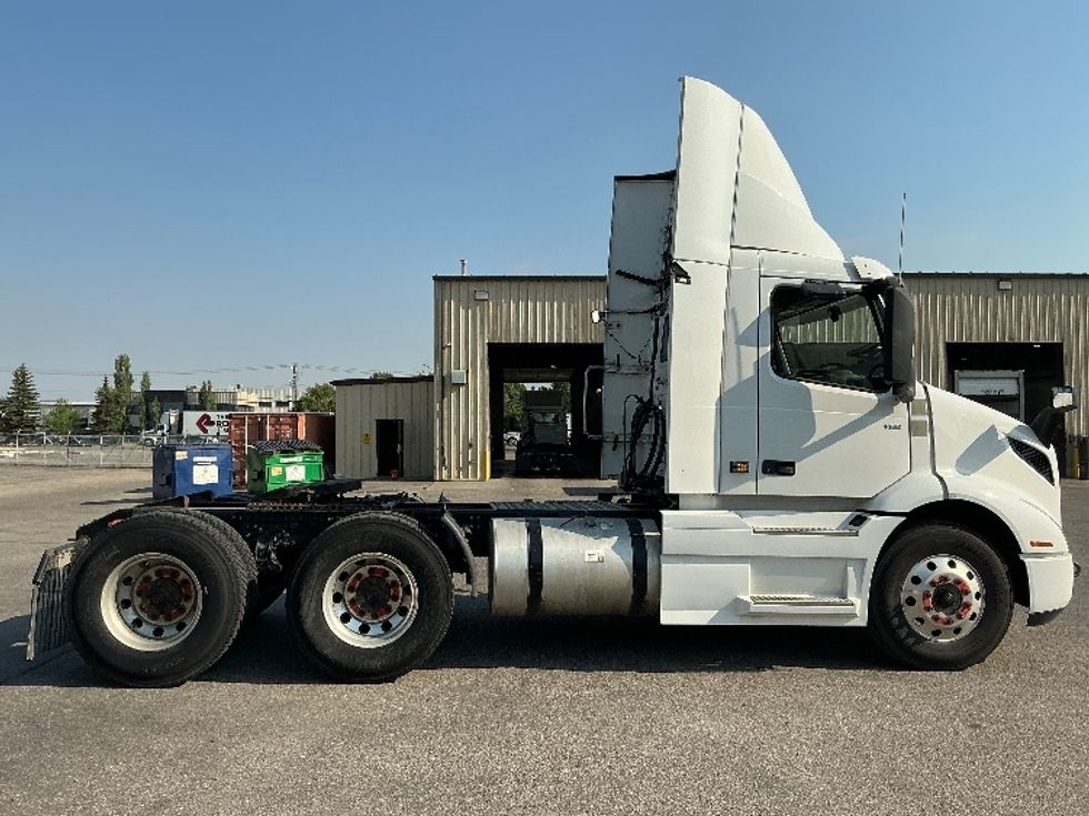 Day Cab Tractor-Heavy Duty Tractors-Volvo-2020-VNR64300-Calgary-AB-1,014,994\n\t\tkm-$ 45,000 - Image 8