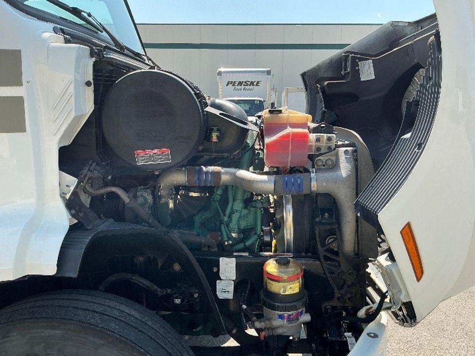 Day Cab Tractor-Heavy Duty Tractors-Volvo-2020-VNR64300-Calgary-AB-1,037,471\n\t\tkm-$ 42,500 - Image 16