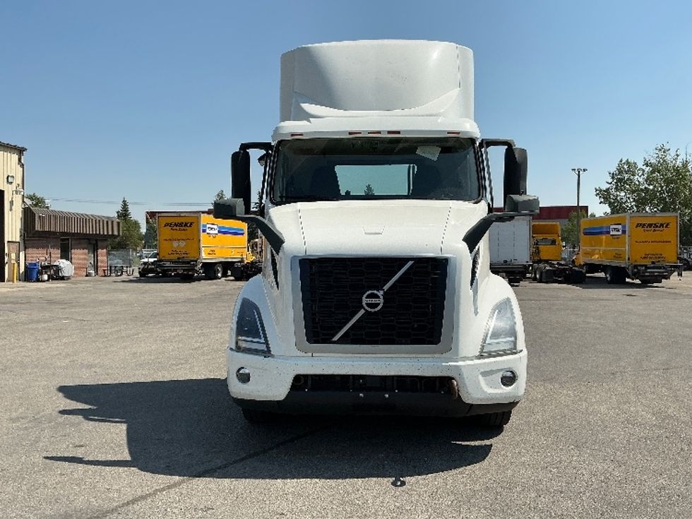 Day Cab Tractor-Heavy Duty Tractors-Volvo-2020-VNR64300-Calgary-AB-1,037,471\n\t\tkm-$ 42,500 - Image 2
