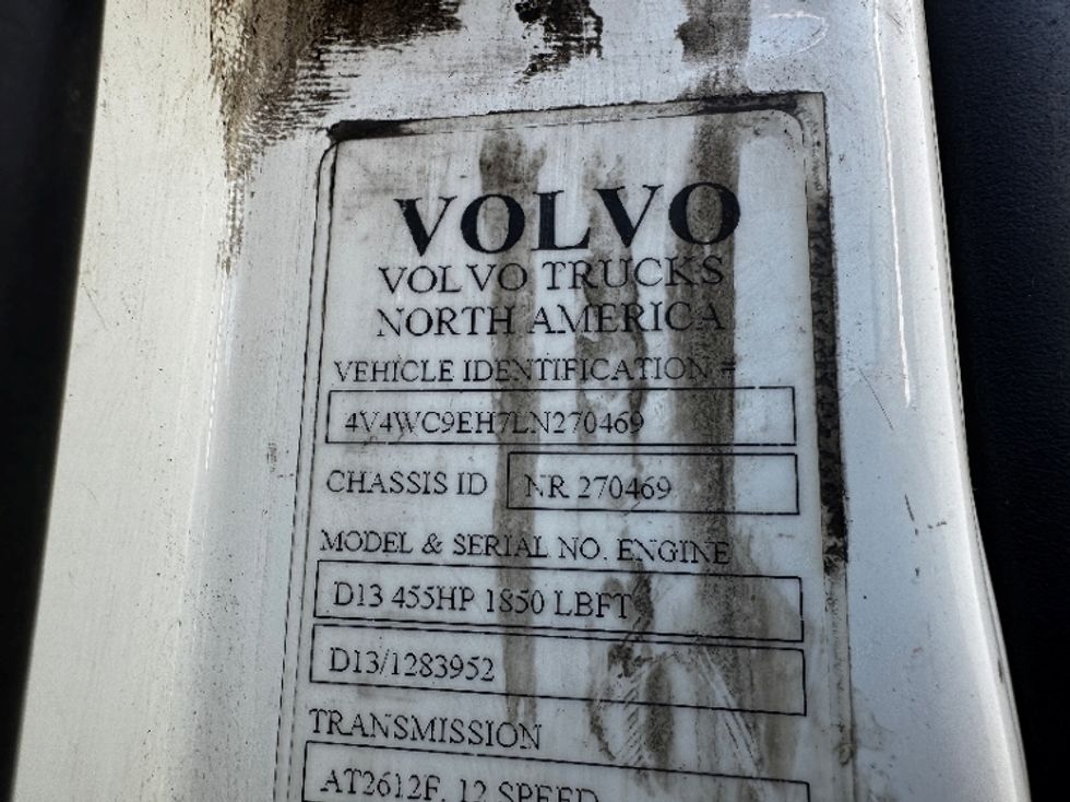 Day Cab Tractor-Heavy Duty Tractors-Volvo-2020-VNR64300-Calgary-AB-1,037,471\n\t\tkm-$ 42,500 - Image 20