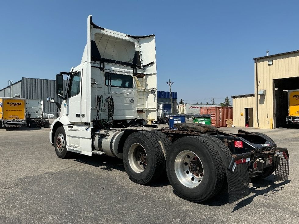 Day Cab Tractor-Heavy Duty Tractors-Volvo-2020-VNR64300-Calgary-AB-1,037,471\n\t\tkm-$ 42,500 - Image 5