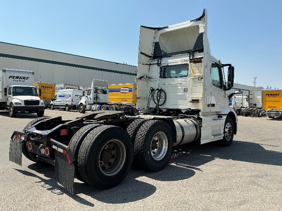 Day Cab Tractor-Heavy Duty Tractors-Volvo-2020-VNR64300-Calgary-AB-1,037,471\n\t\tkm-$ 42,500 - Image 7