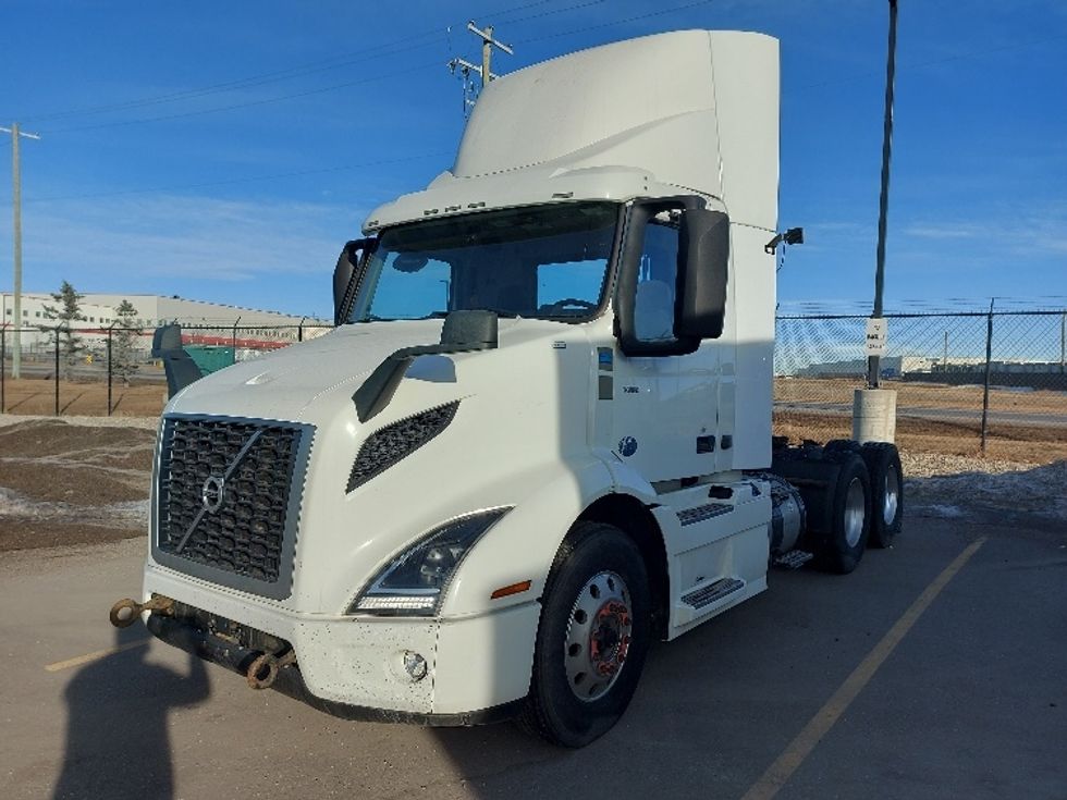 Day Cab Tractor-Heavy Duty Tractors-Volvo-2020-VNR64300-Calgary-AB-1,067,218\n\t\tkm-$ 25,750 - Image 3