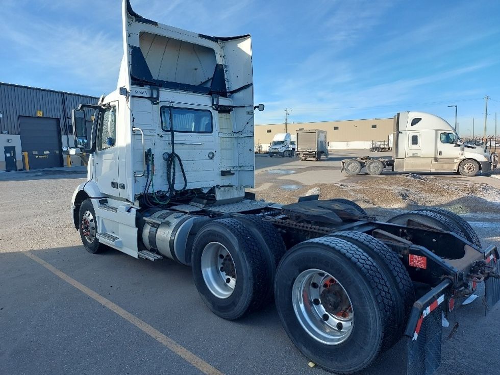 Day Cab Tractor-Heavy Duty Tractors-Volvo-2020-VNR64300-Calgary-AB-1,067,218\n\t\tkm-$ 25,750 - Image 5