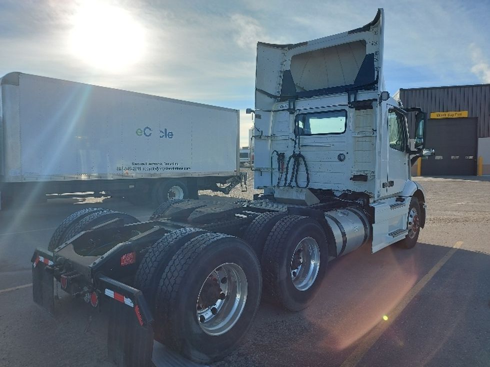 Day Cab Tractor-Heavy Duty Tractors-Volvo-2020-VNR64300-Calgary-AB-1,067,218\n\t\tkm-$ 25,750 - Image 7