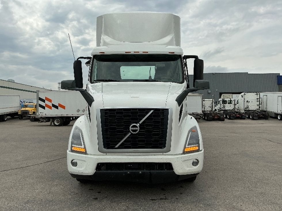 Day Cab Tractor-Heavy Duty Tractors-Volvo-2020-VNR64300-Calgary-AB-1,190,913\n\t\tkm-$ 28,750 - Image 2
