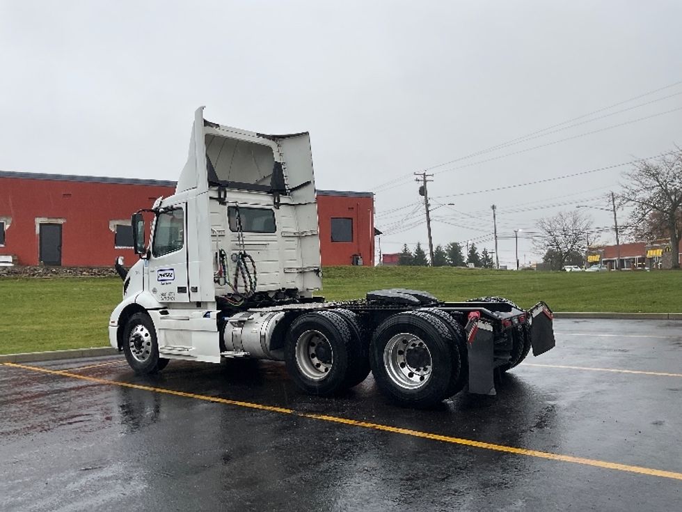 Day Cab Tractor-Heavy Duty Tractors-Volvo-2020-VNR64300-Canton-OH-469,595\n\t\tmiles-$ 37,500 - Image 5