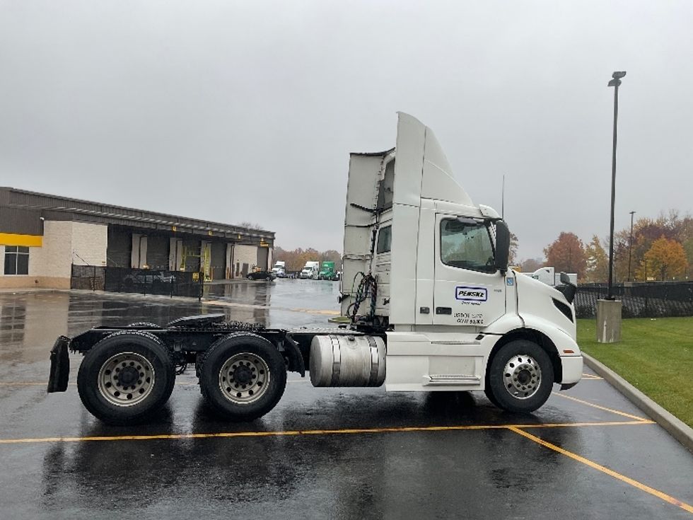 Day Cab Tractor-Heavy Duty Tractors-Volvo-2020-VNR64300-Canton-OH-469,595\n\t\tmiles-$ 37,500 - Image 8