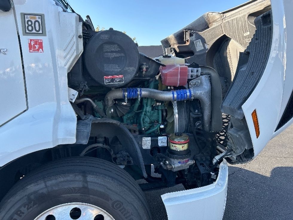 Day Cab Tractor-Heavy Duty Tractors-Volvo-2020-VNR64300-Ceres-CA-516,069\n\t\tmiles-$ 40,000 - Image 15