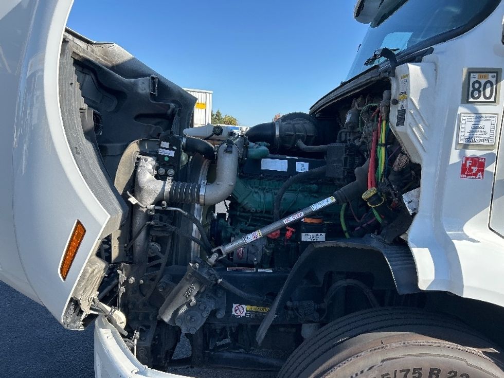 Day Cab Tractor-Heavy Duty Tractors-Volvo-2020-VNR64300-Ceres-CA-516,069\n\t\tmiles-$ 40,000 - Image 16