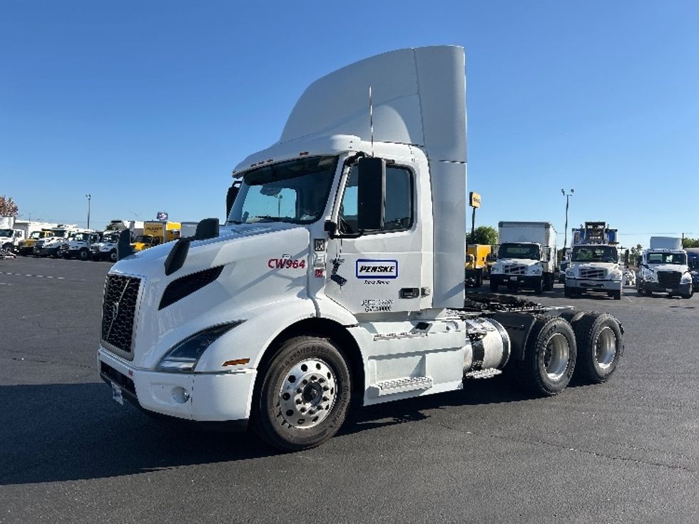 Day Cab Tractor-Heavy Duty Tractors-Volvo-2020-VNR64300-Ceres-CA-516,069\n\t\tmiles-$ 40,000 - Image 3