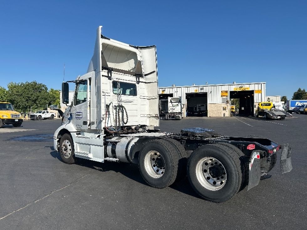 Day Cab Tractor-Heavy Duty Tractors-Volvo-2020-VNR64300-Ceres-CA-516,069\n\t\tmiles-$ 40,000 - Image 5