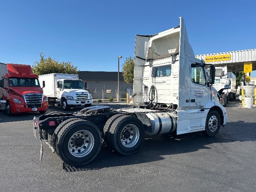 Day Cab Tractor-Heavy Duty Tractors-Volvo-2020-VNR64300-Ceres-CA-516,069\n\t\tmiles-$ 40,000 - Image 7
