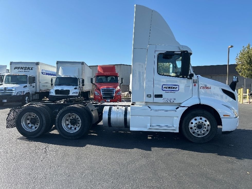 Day Cab Tractor-Heavy Duty Tractors-Volvo-2020-VNR64300-Ceres-CA-516,069\n\t\tmiles-$ 40,000 - Image 8