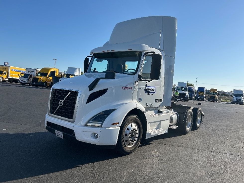 Day Cab Tractor-Heavy Duty Tractors-Volvo-2020-VNR64300-Ceres-CA-527,419\n\t\tmiles-$ 37,250 - Image 3