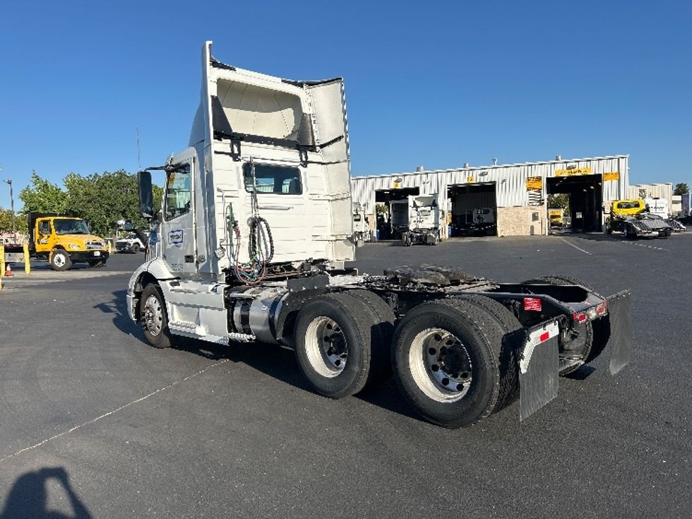 Day Cab Tractor-Heavy Duty Tractors-Volvo-2020-VNR64300-Ceres-CA-527,419\n\t\tmiles-$ 37,250 - Image 5