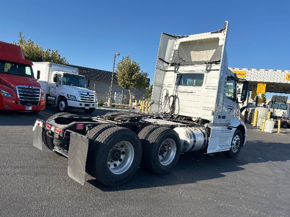 Day Cab Tractor-Heavy Duty Tractors-Volvo-2020-VNR64300-Ceres-CA-527,419\n\t\tmiles-$ 37,250 - Image 7
