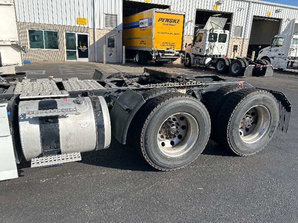 Day Cab Tractor-Heavy Duty Tractors-Volvo-2020-VNR64300-Ceres-CA-548,044\n\t\tmiles-$ 37,250 - Image 17