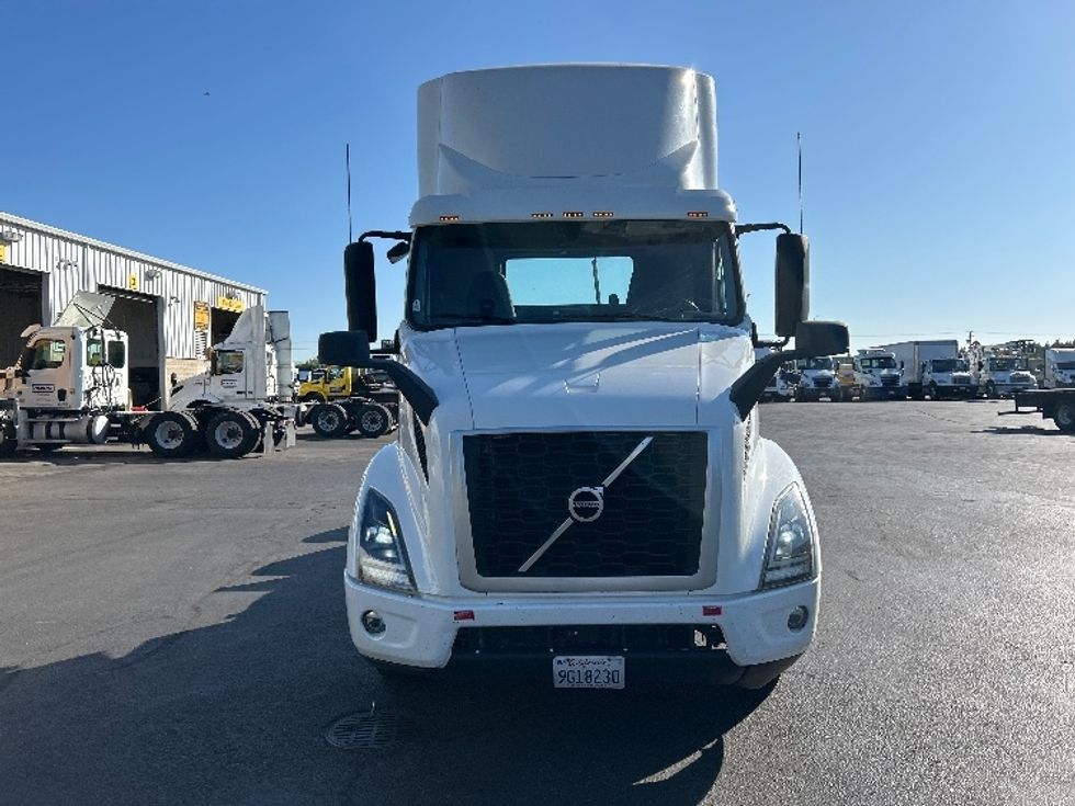 Day Cab Tractor-Heavy Duty Tractors-Volvo-2020-VNR64300-Ceres-CA-548,044\n\t\tmiles-$ 37,250 - Image 2