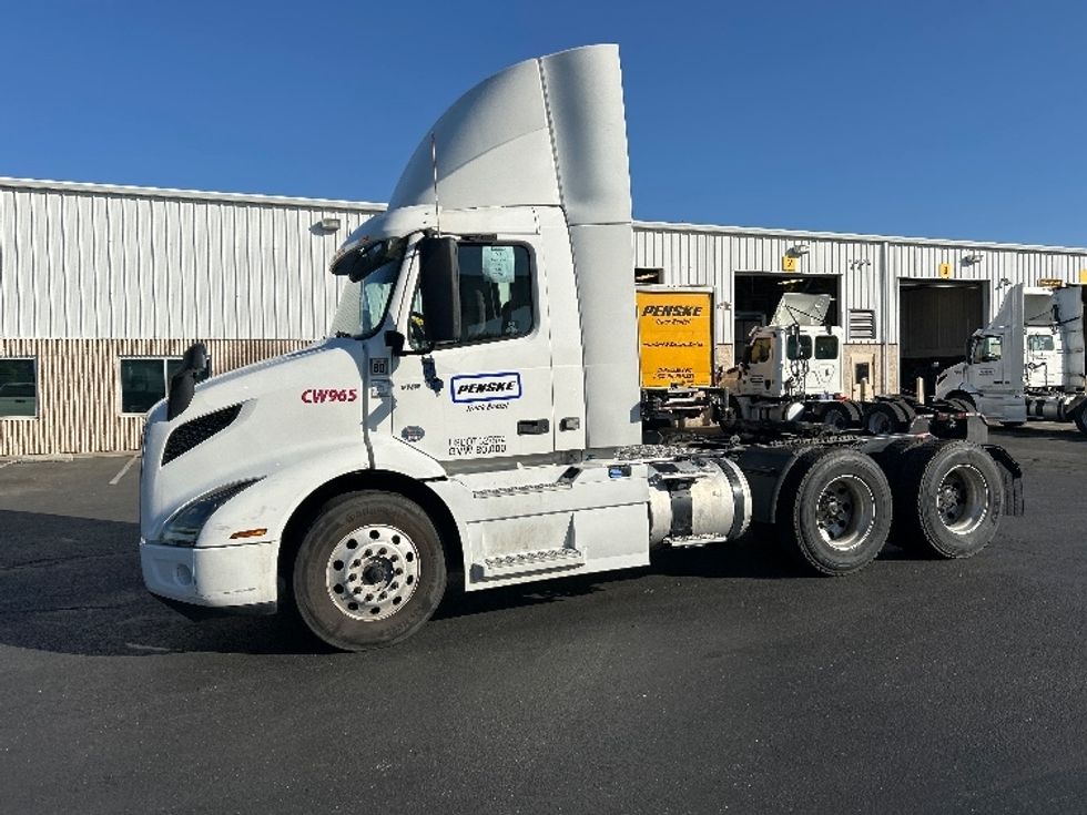 Day Cab Tractor-Heavy Duty Tractors-Volvo-2020-VNR64300-Ceres-CA-548,044\n\t\tmiles-$ 37,250 - Image 4