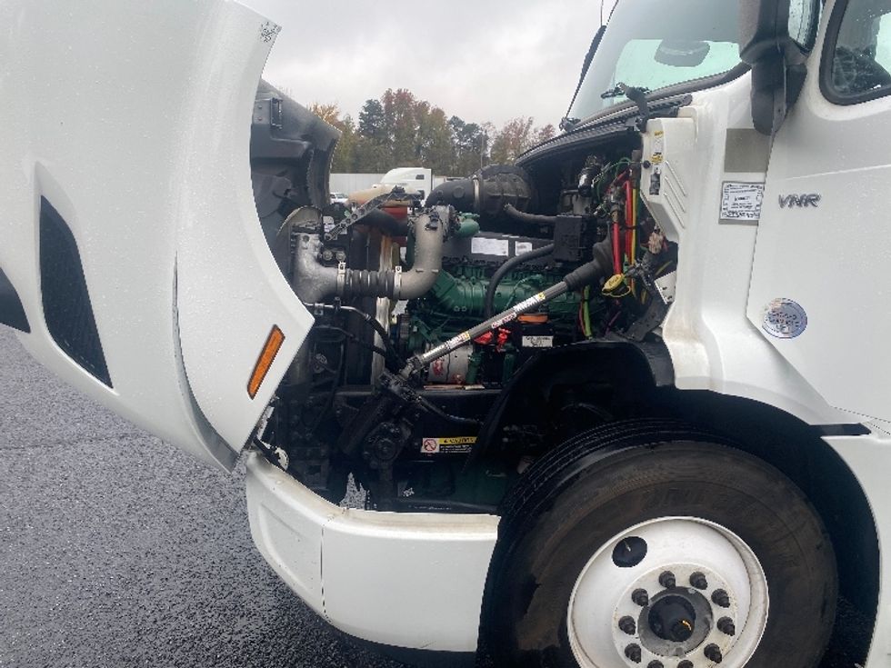 Day Cab Tractor-Heavy Duty Tractors-Volvo-2020-VNR64300-Charlotte-NC-335,643\n\t\tmiles-$ 63,000 - Image 16