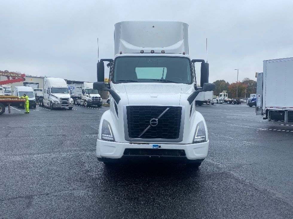 Day Cab Tractor-Heavy Duty Tractors-Volvo-2020-VNR64300-Charlotte-NC-335,643\n\t\tmiles-$ 63,000 - Image 2