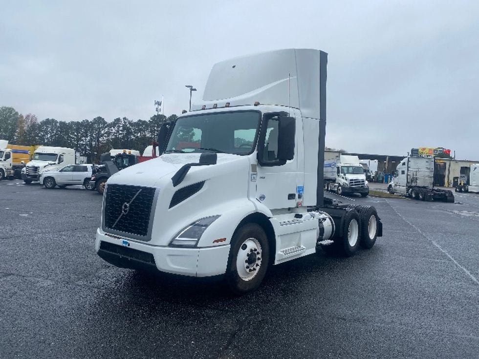 Day Cab Tractor-Heavy Duty Tractors-Volvo-2020-VNR64300-Charlotte-NC-335,643\n\t\tmiles-$ 63,000 - Image 3