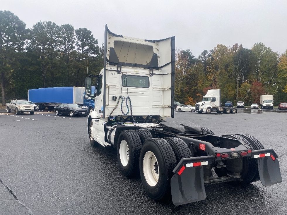 Day Cab Tractor-Heavy Duty Tractors-Volvo-2020-VNR64300-Charlotte-NC-335,643\n\t\tmiles-$ 63,000 - Image 5