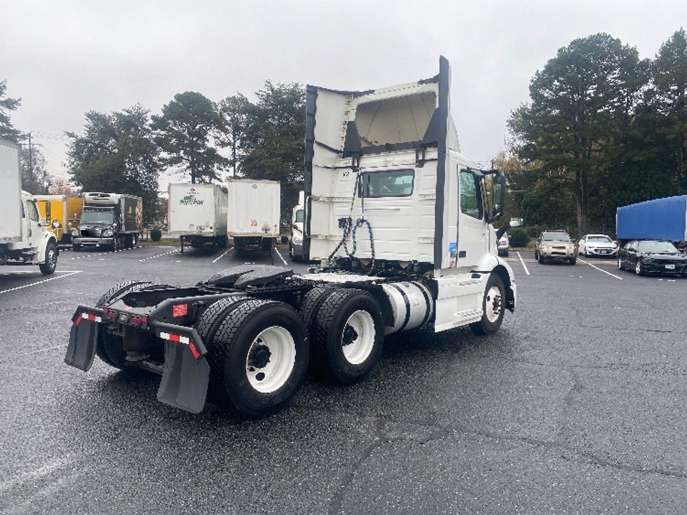 Day Cab Tractor-Heavy Duty Tractors-Volvo-2020-VNR64300-Charlotte-NC-335,643\n\t\tmiles-$ 63,000 - Image 7