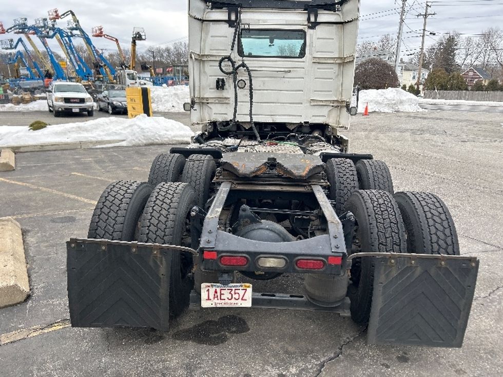 Day Cab Tractor-Heavy Duty Tractors-Volvo-2020-VNR64300-Chicopee-MA-424,857\n\t\tmiles-$ 37,500 - Image 6