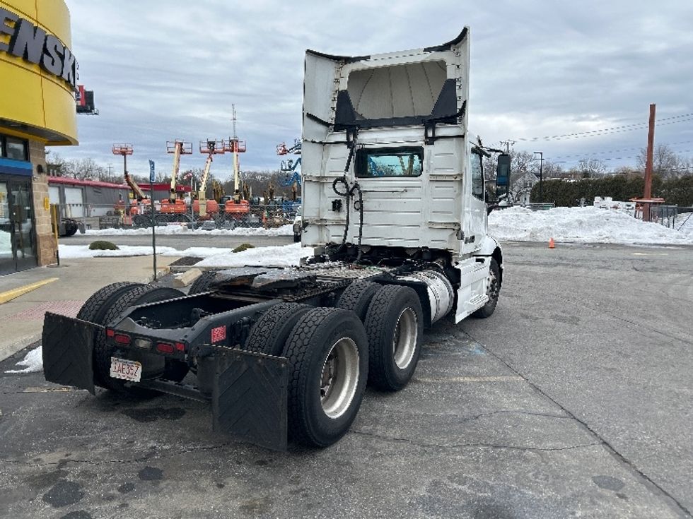 Day Cab Tractor-Heavy Duty Tractors-Volvo-2020-VNR64300-Chicopee-MA-424,857\n\t\tmiles-$ 37,500 - Image 7
