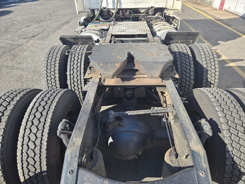 Day Cab Tractor-Heavy Duty Tractors-Volvo-2020-VNR64300-Chicopee-MA-431,906\n\t\tmiles-$ 38,250 - Image 6