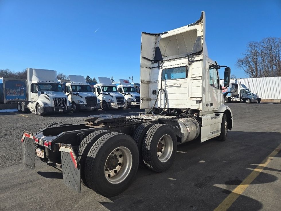 Day Cab Tractor-Heavy Duty Tractors-Volvo-2020-VNR64300-Chicopee-MA-431,906\n\t\tmiles-$ 38,250 - Image 7