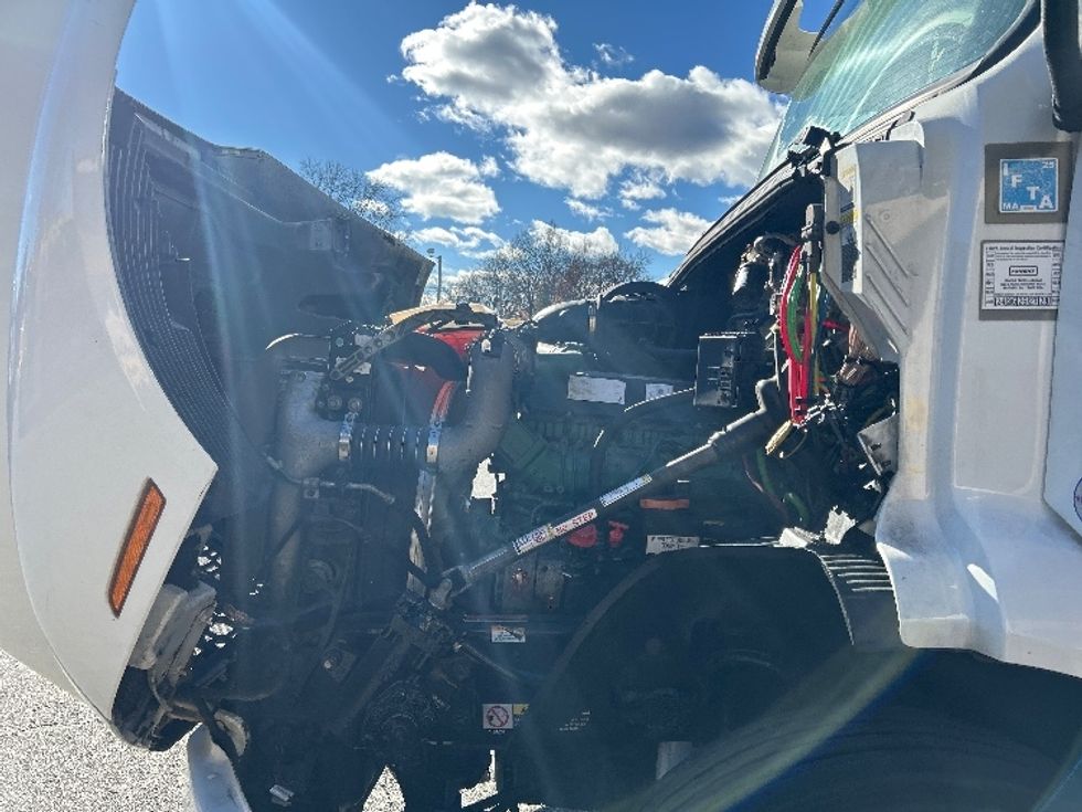 Day Cab Tractor-Heavy Duty Tractors-Volvo-2020-VNR64300-Chicopee-MA-450,133\n\t\tmiles-$ 37,250 - Image 16