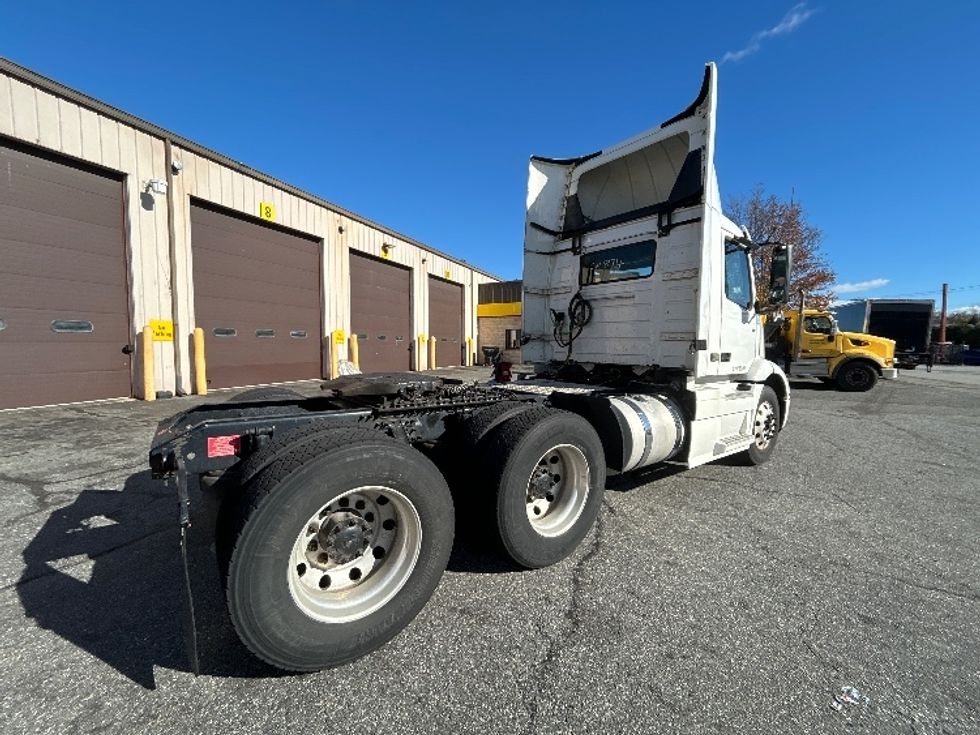 Day Cab Tractor-Heavy Duty Tractors-Volvo-2020-VNR64300-Chicopee-MA-450,133\n\t\tmiles-$ 37,250 - Image 7