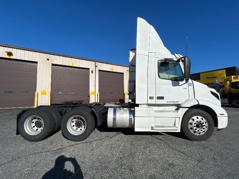 Day Cab Tractor-Heavy Duty Tractors-Volvo-2020-VNR64300-Chicopee-MA-450,133\n\t\tmiles-$ 37,250 - Image 8