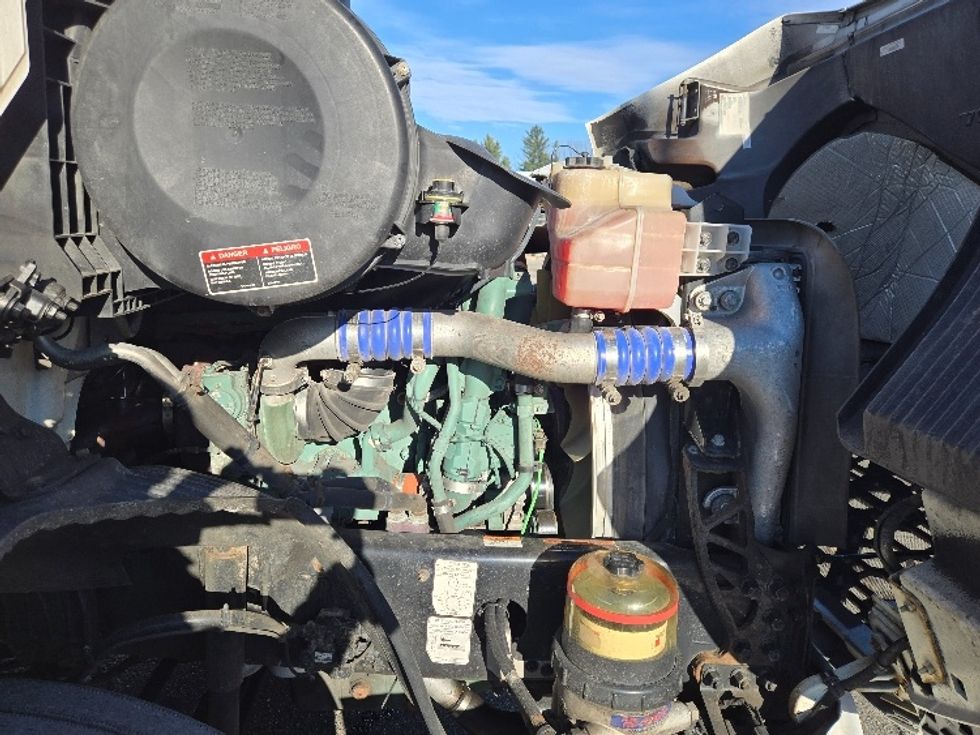 Day Cab Tractor-Heavy Duty Tractors-Volvo-2020-VNR64300-Chicopee-MA-490,512\n\t\tmiles-$ 34,250 - Image 15