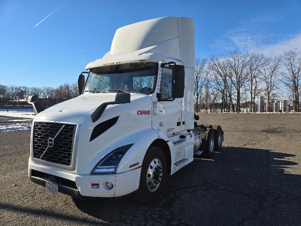 Day Cab Tractor-Heavy Duty Tractors-Volvo-2020-VNR64300-Chicopee-MA-490,512\n\t\tmiles-$ 34,250 - Image 3