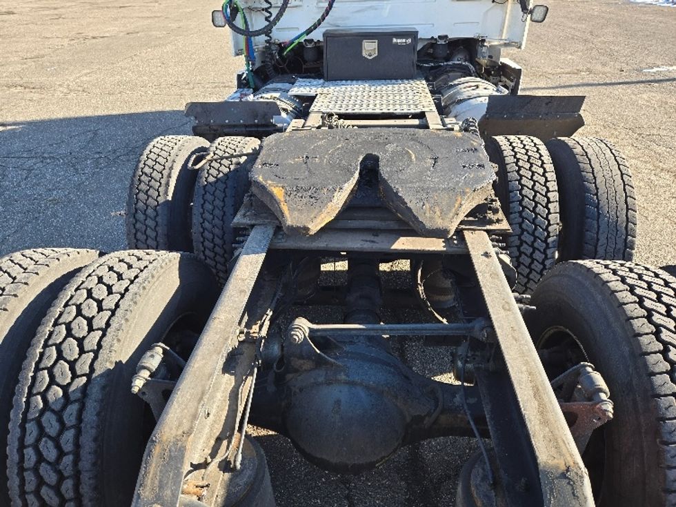 Day Cab Tractor-Heavy Duty Tractors-Volvo-2020-VNR64300-Chicopee-MA-490,512\n\t\tmiles-$ 34,250 - Image 6