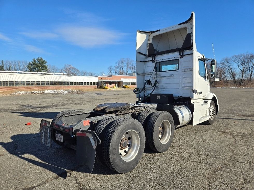 Day Cab Tractor-Heavy Duty Tractors-Volvo-2020-VNR64300-Chicopee-MA-490,512\n\t\tmiles-$ 34,250 - Image 7