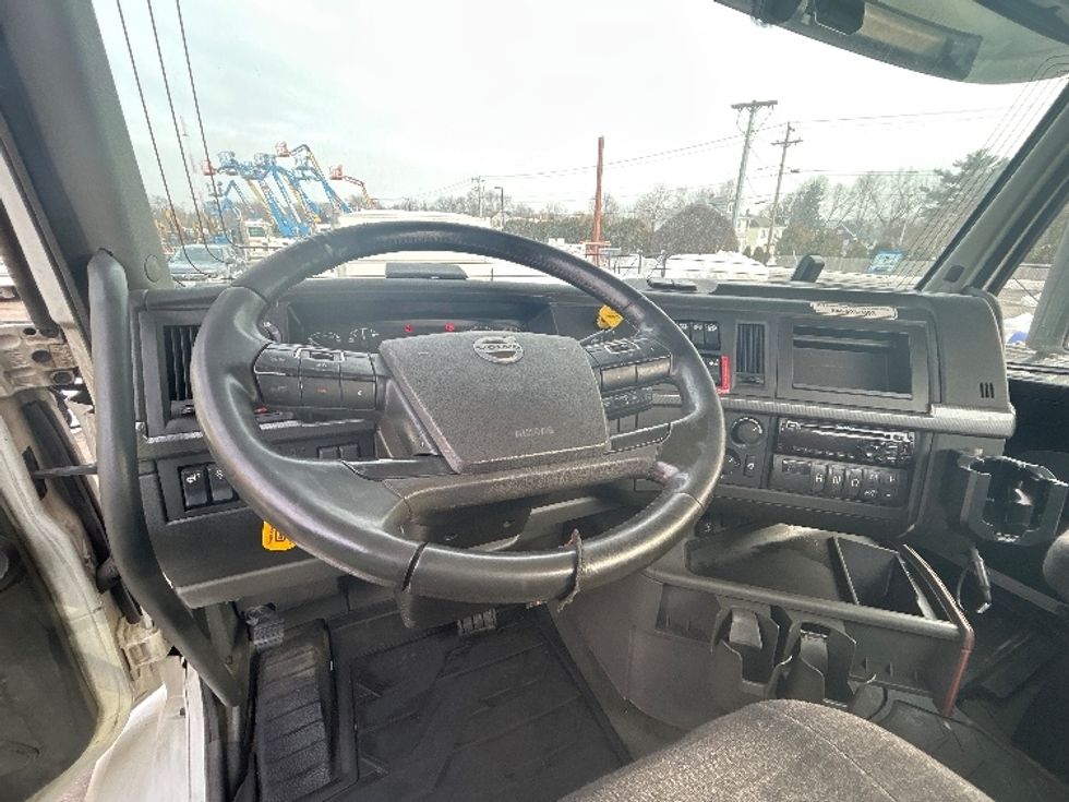 Day Cab Tractor-Heavy Duty Tractors-Volvo-2020-VNR64300-Chicopee-MA-494,390\n\t\tmiles-$ 34,250 - Image 11