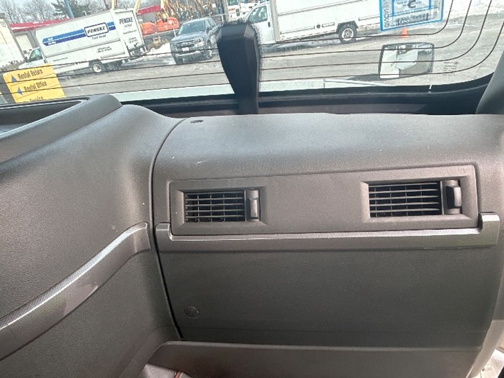 Day Cab Tractor-Heavy Duty Tractors-Volvo-2020-VNR64300-Chicopee-MA-494,390\n\t\tmiles-$ 34,250 - Image 13